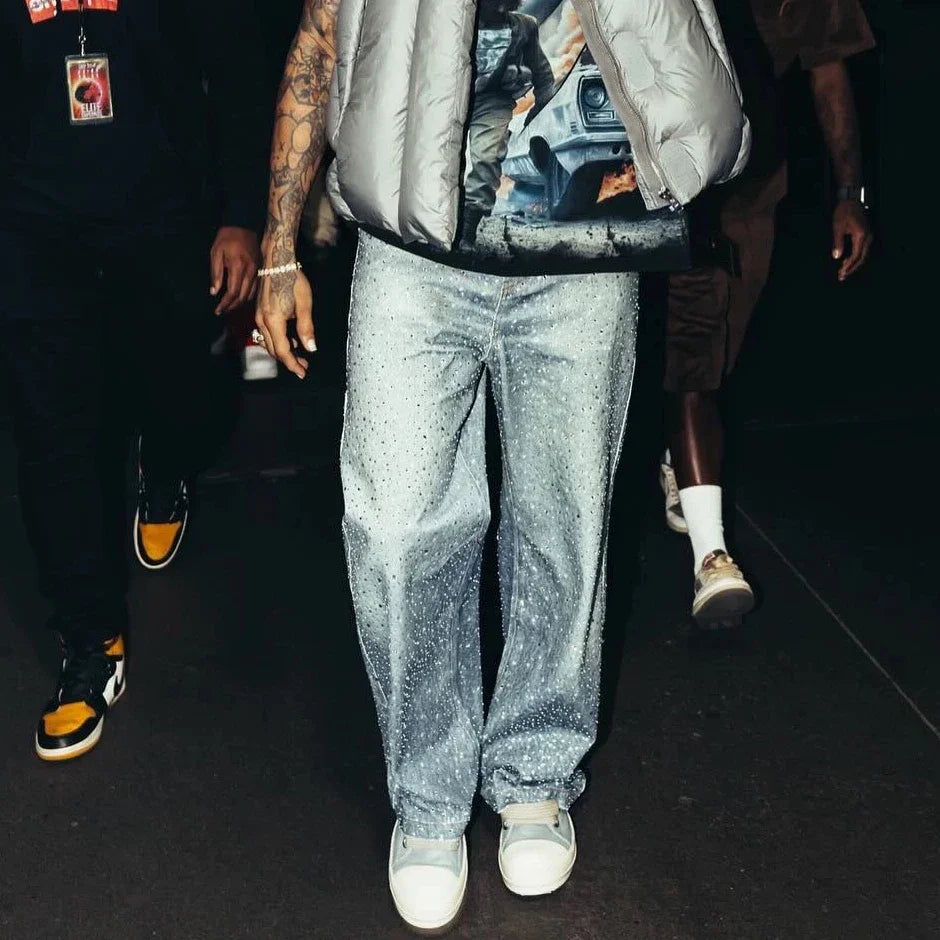 JEANS COM CINTO DECORADO COM DIAMANTE